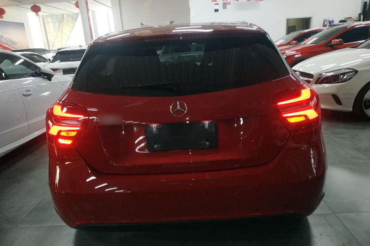 奔驰A级(进口) 2018款 A 200 动感型车身外观6004