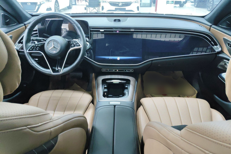 奔驰E级 2024款 E 300 L 豪华型中控内饰12
