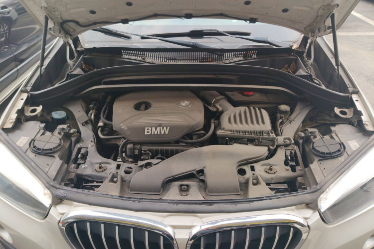 宝马X1 2018款 sDrive18Li 时尚型机舱底盘24