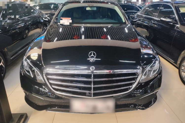 奔驰E级 2020款 改款 E 300 L 运动时尚型车身外观2