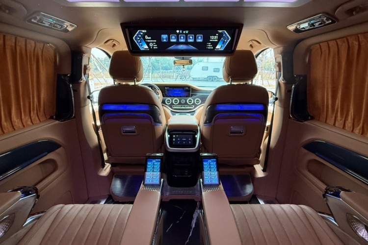 奔驰 威霆 2023款 2.0T 商务版 7座中控内饰7006