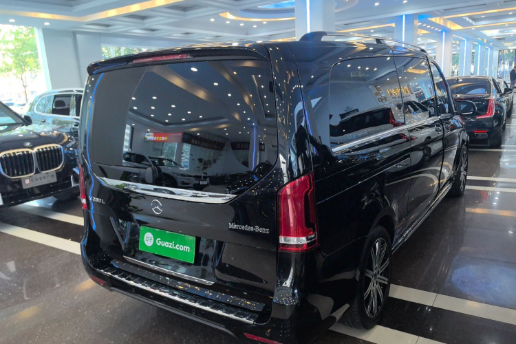 奔驰V级 2021款 V 260 L 长轴距豪华版车身外观7