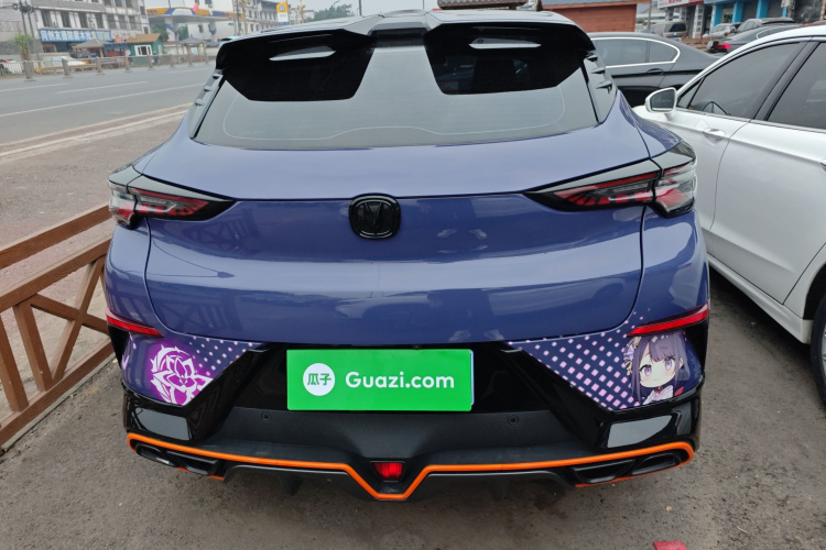 长安UNI-T 2022款 1.5T 运动版 尊贵型车身外观6