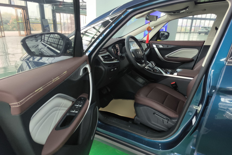 吉利汽车 嘉际新能源 2022款 1.5TD PHEV 白金舒适型中控内饰7003