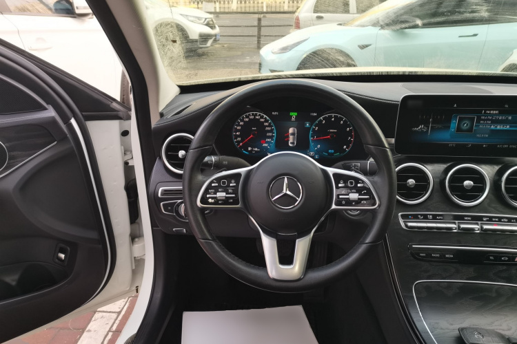 奔驰C级 2019款 改款 C 260 L 运动版局部细节13