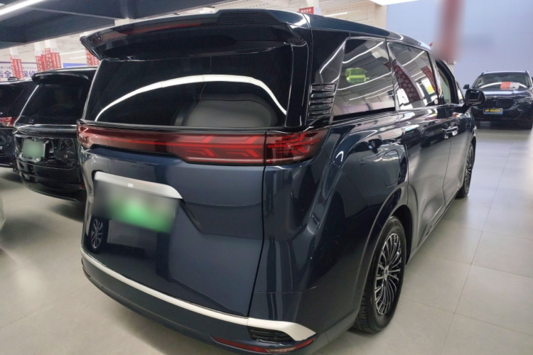 腾势D9 2022款 DM-i 970 四驱旗舰型车身外观7