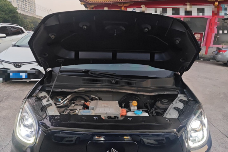 零跑汽车 零跑T03 2021款 400轻享版 三元锂机舱底盘24