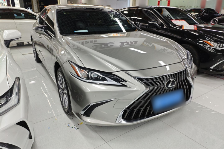 雷克萨斯ES 2023款 200 卓越版车身外观3