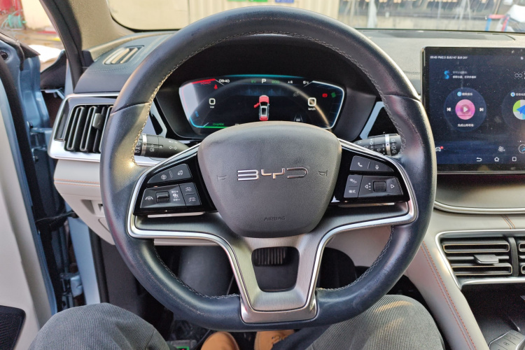 比亚迪 宋PLUS新能源 2023款 冠军版 DM-i 110KM 旗舰PLUS局部细节13