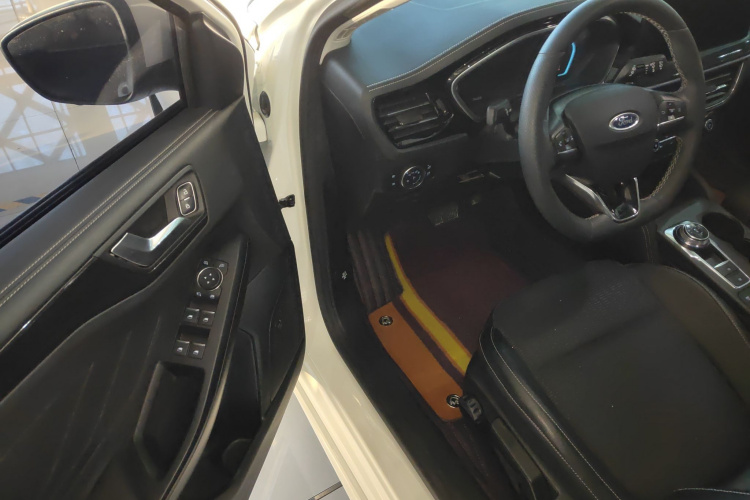 福特 福克斯 2021款 两厢 EcoBoost 180 自动锋潮型中控内饰20