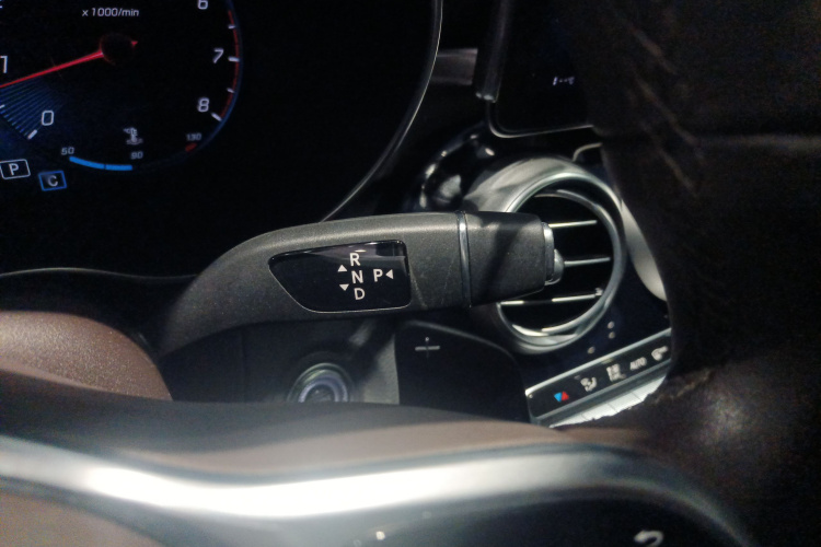 奔驰GLC 2020款 改款 GLC 260 L 4MATIC 动感型局部细节18