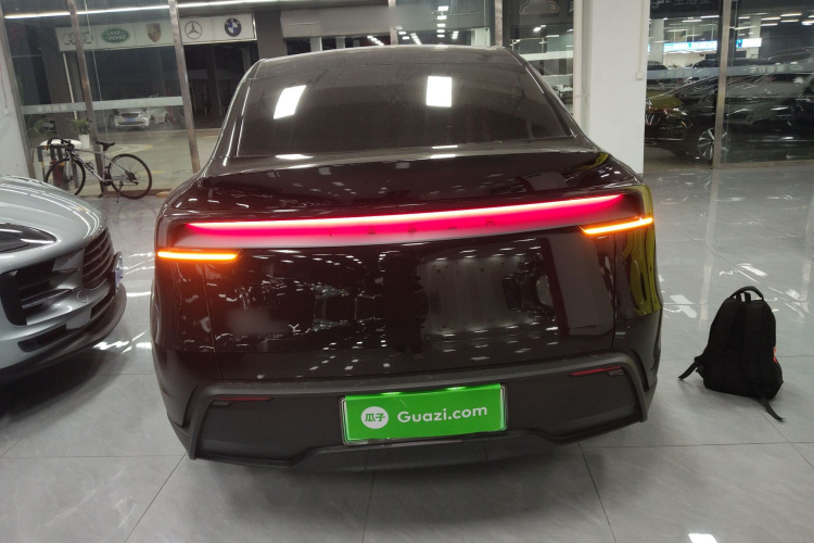 特斯拉 Model Y 2025款 后轮驱动 首发版车身外观6