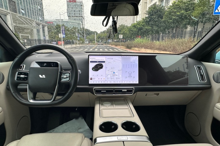 理想汽车 理想L9 2022款 Max中控内饰7004
