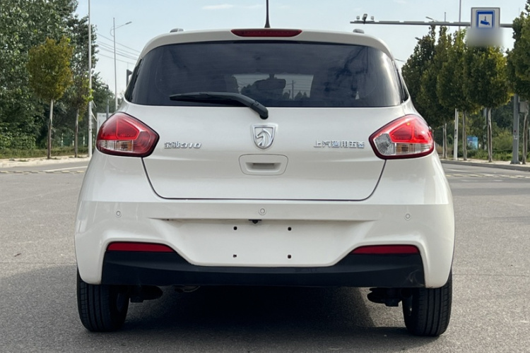 宝骏310 2016款 1.2L 手动豪华型车身外观6006