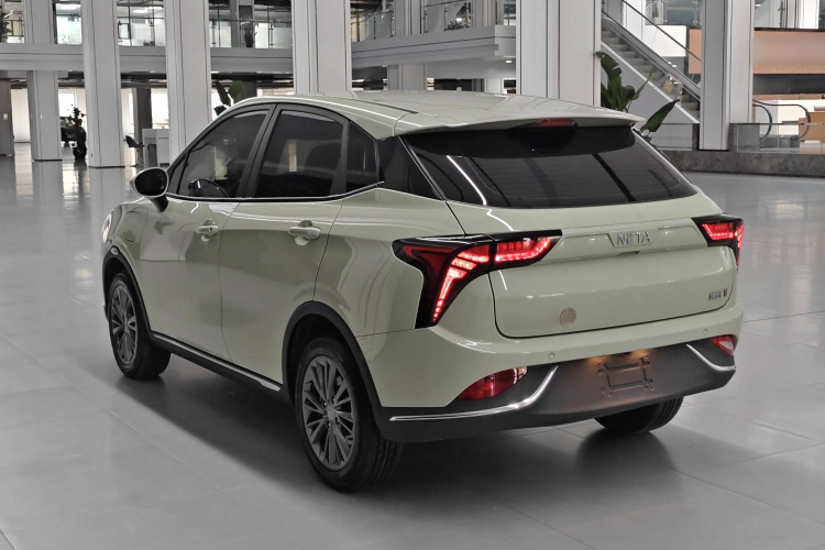 哪吒汽车 哪吒V 2022款 潮 400 Lite车身外观6004