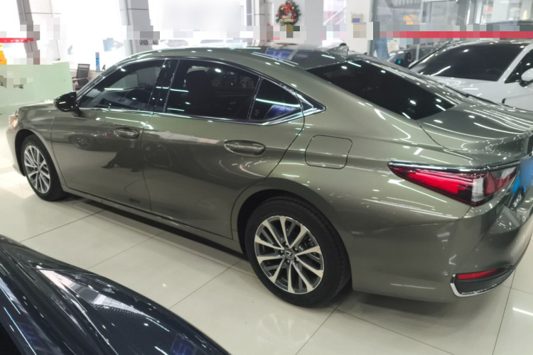 雷克萨斯ES 2021款 200 卓越版车身外观4