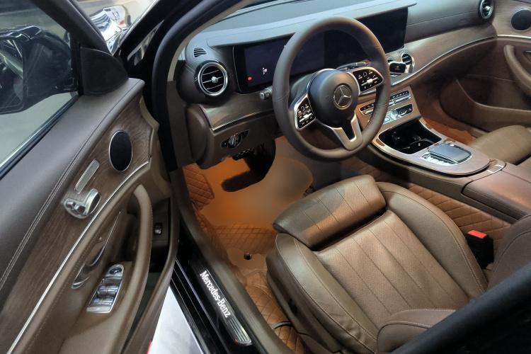 奔驰E级 2020款 改款 E 260 L中控内饰20