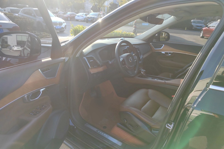 沃尔沃XC90 2020款 T6 智逸豪华版 7座中控内饰20