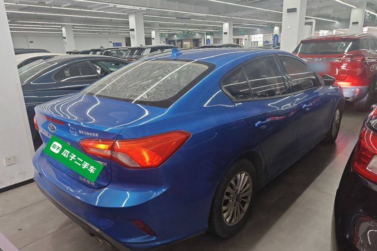 福特 福克斯 2020款 三厢 EcoBoost 180 自动锋潮型车身外观7