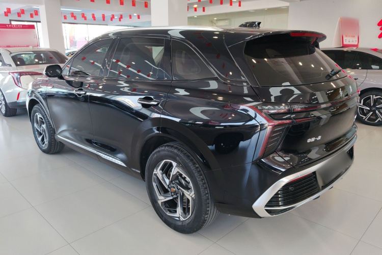 红旗HS3 2023款 1.5T 两驱善为版车身外观4