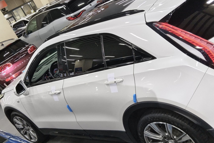 凯迪拉克XT4 2020款 改款 28T 四驱铂金运动版车身外观4