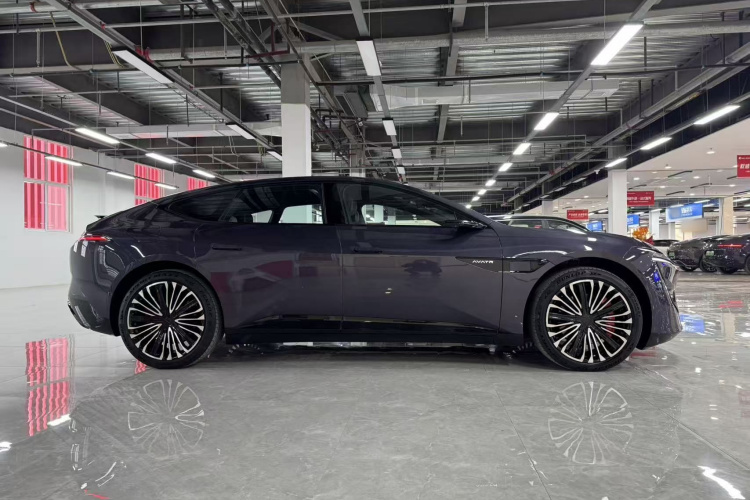 阿维塔12 2025款 Ultra增程版车身外观6006