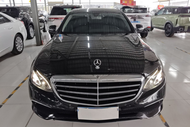 奔驰E级 2016款 E 200 L车身外观2