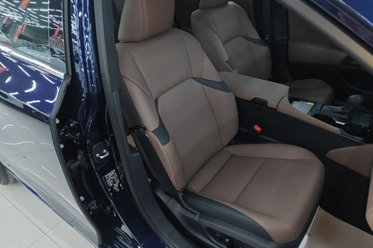 雷克萨斯ES 2025款 200 臻享版局部细节41