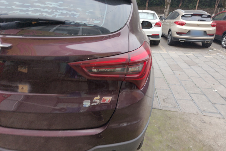 海马S5 2018款 1.5T CVT尊贵型车身外观9