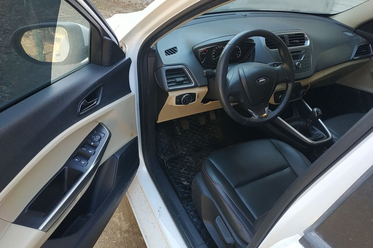 福特 福睿斯 2017款 改款 1.5L 手动舒适型中控内饰20