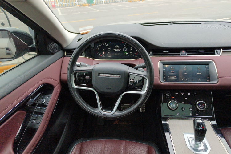 路虎 揽胜极光新能源 2022款 极光L P300e 插电式电动混合版中控内饰13