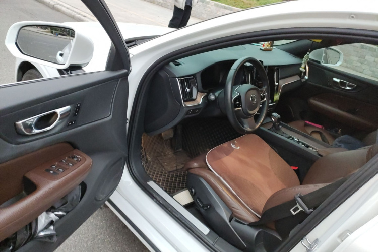 沃尔沃S60 2021款 T4 智远豪华版中控内饰20