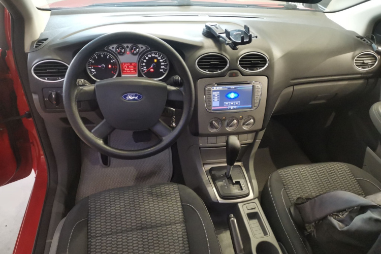 福特 福克斯 2013款 两厢经典 1.8L 自动基本型中控内饰12