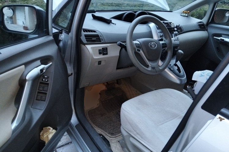 丰田 逸致 2014款 星耀 180E CVT精英版中控内饰20