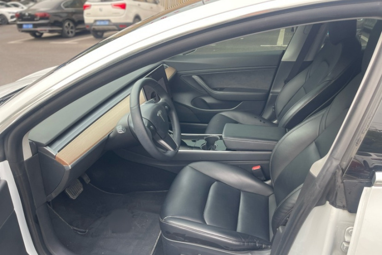 特斯拉 Model 3 2020款 改款 长续航后轮驱动版中控内饰7002