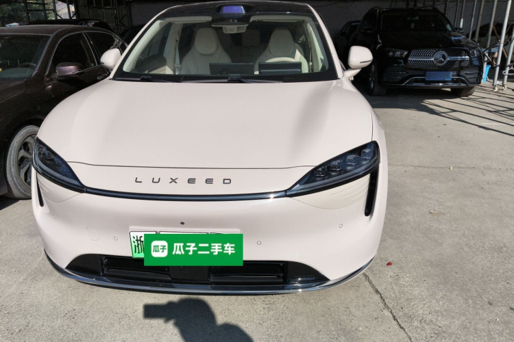 鸿蒙智行 智界R7 2025款 增程 251km Max车身外观2