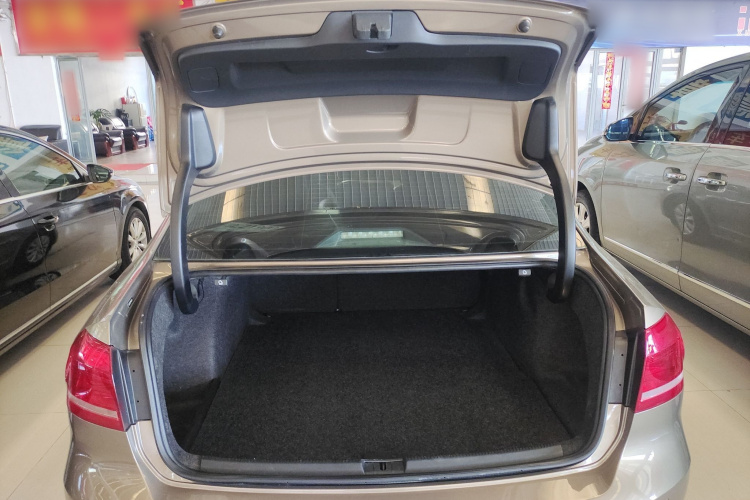 大众 帕萨特 2014款 1.8TSI DSG尊荣版机舱底盘23