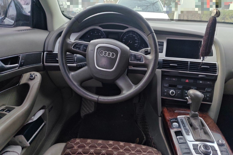 奥迪A6L 2011款 2.8 FSI 舒适型中控内饰13