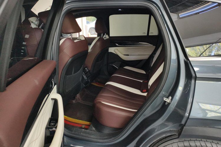 吉利汽车 星越L 2021款 2.0TD DCT EVO两驱智尊型中控内饰21