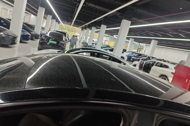 特斯拉 Model Y 2023款 长续航全轮驱动版局部细节57