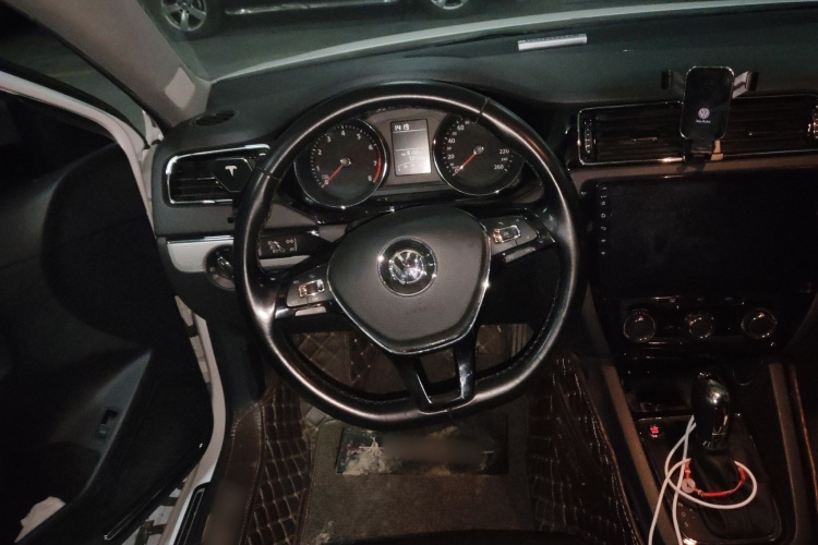 大众 速腾 2017款 1.6L 自动舒适型中控内饰13