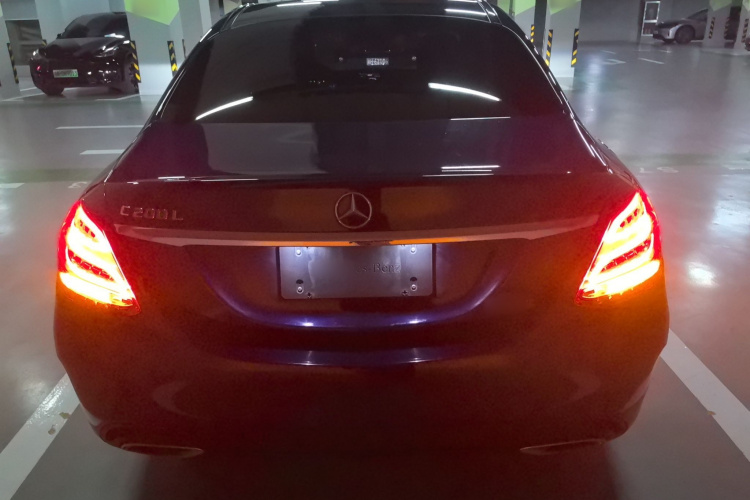 奔驰C级 2017款 改款 C 200 L 运动版车身外观6