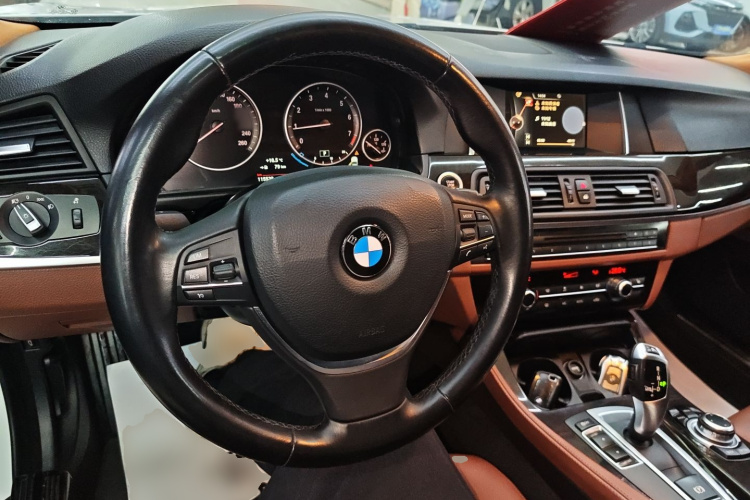 宝马5系 2017款 525Li 领先型中控内饰12