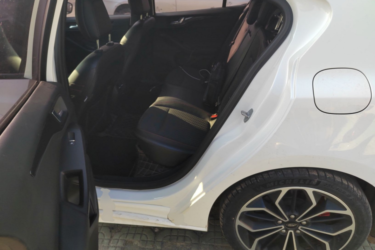 福特 福克斯 2020款 两厢 EcoBoost 180 自动ST Line中控内饰21