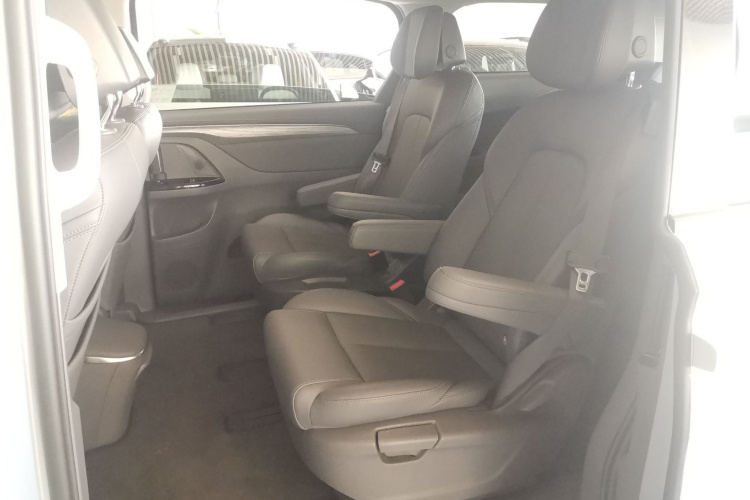 别克GL8新能源 2025款 陆尚 先享版 7座中控内饰7004