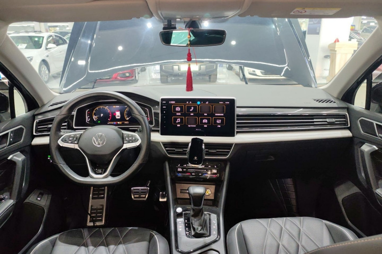 大众 途观L 2024款 330TSI 自动两驱R-Line越享版中控内饰7002