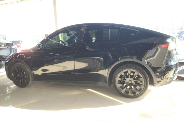 特斯拉 Model Y 2022款 改款 长续航全轮驱动版车身外观4