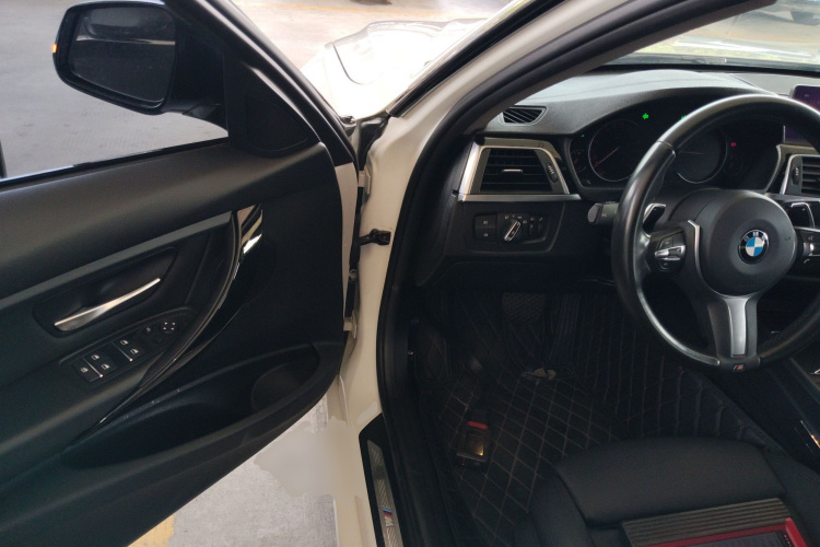 宝马3系 2019款 320Li M运动套装中控内饰20