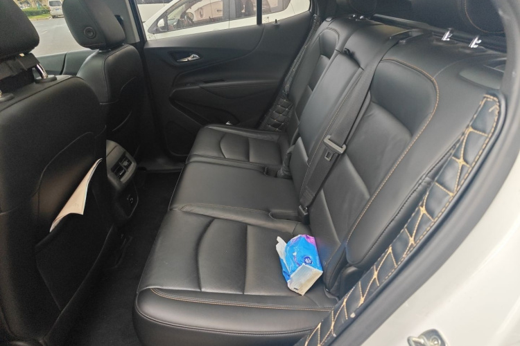 雪佛兰 探界者 2018款 550T 自动四驱捍界版中控内饰7004