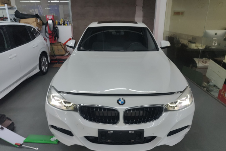 宝马3系GT 2019款 320i M运动套装车身外观6001